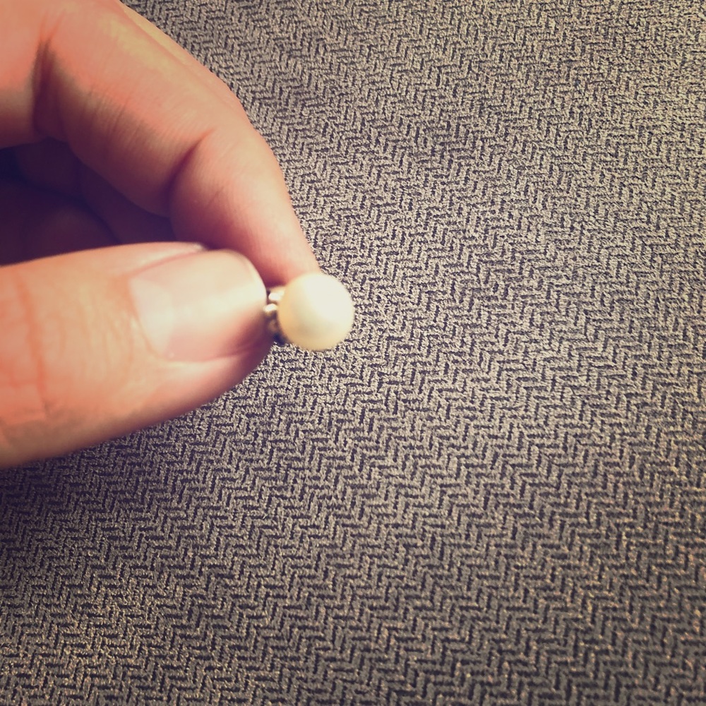 Single Tiffany pearl earring